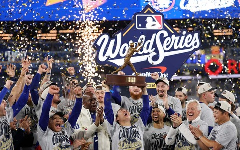 【MLB】山本由伸、ド軍を世界一に導いたエースは「伝説的なパフォーマンス」　シリーズMVPの右腕に拍手喝采「地球上最高の投手」 画像