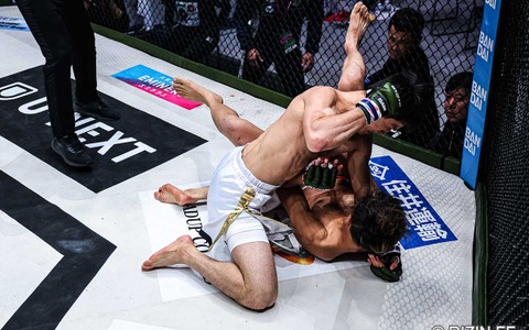 【RIZIN】「期待以上の怪物」ダウトベックの同門が“衝撃”の60秒殺デビュー　24歳新星の鮮烈チョークにファン悲鳴 画像