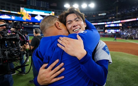 【MLB】ロバーツ監督、米トーク番組で山本由伸を称賛「メンタル面が異次元」　グラスノーは親族のチケット代に“900万円かかった”と明かす 画像