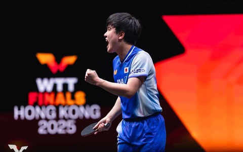 「両巨頭が激突する」張本智和、悲願の初優勝へ前進なるか　好相性の世界2位・林詩棟と準決勝で対戦　大会公式も熱視線【WTTファイナルズ香港】 画像