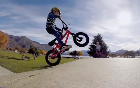 か、かわいい！！　5歳の双子が挑むBMXをGoProで動画撮影 画像