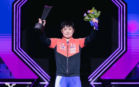 張本智和が掴んだ「中国トップ3への収穫」　“チキータ封印”で世界王者・王楚欽撃破　初タイトル奪取で弾みつけるエース 画像