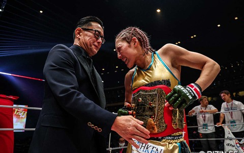 【RIZIN】RENAの一撃で絶対女王が衝撃ダウンも……最後は伊澤星花がギロチンで制す　「女子格はトイレ休憩じゃない」 画像