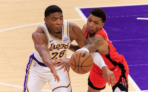 【NBA】「リーグ全体で見てもトップクラス」レイカーズHCが称賛した八村塁のスキルとは？　右ふくらはぎの肉離れから復活 画像