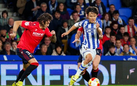 負傷離脱の久保建英、日本に一時帰国か……ソシエダ指揮官が明かす「タケは戦士、必ず強くなって戻ってくると確信」【ラ・リーガ】 画像