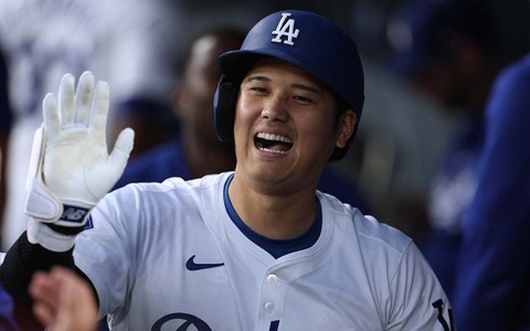 【MLB】大谷翔平、晩さん会で流暢な全文英語スピーチ披露「愛する妻、娘、そしてデコピンに感謝」　場内割れんばかりの拍手に 画像