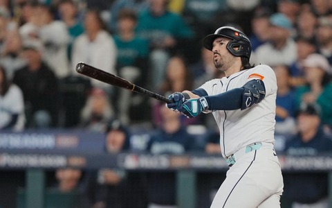 【MLB】35歳マンシーの離脱に備えて“保険”……昨季49発スアレスの獲得を提言　「下位打線に長打力を残せる」と米メディア 画像