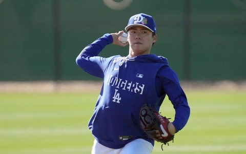 【MLB】ド軍のエース・山本由伸は「CY賞獲得に照準を合わせる」　公式が日本人初受賞に期待「オオタニと争う可能性」 画像