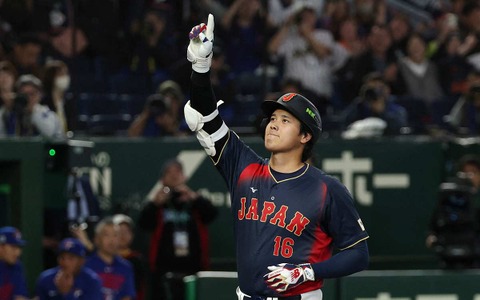 【WBC2026】大谷翔平、サイクルまであと一歩……スタンドで見届けた超大物アーティストもガックリ　米人気俳優ら生観戦 画像