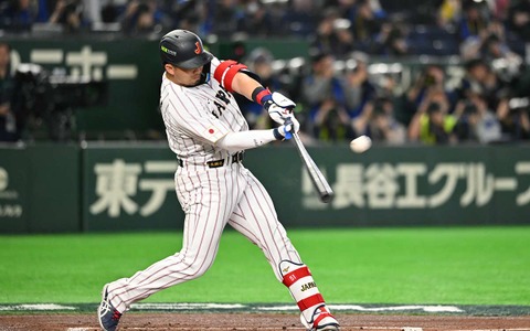【WBC2026】初回3失点の悪夢から……鈴木誠也、逆方向へ“鮮やか”2ランで反撃の狼煙「日本がすぐさま点差を縮めた」 画像