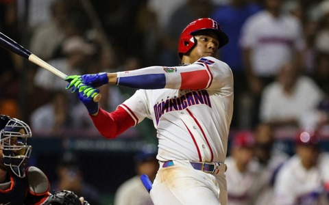 【WBC2026】ソトが大谷翔平を断固拒否？　会見で出された「お～いお茶」を撤去、ゲレーロJr.とタティスJr.が笑い堪え切れず 画像