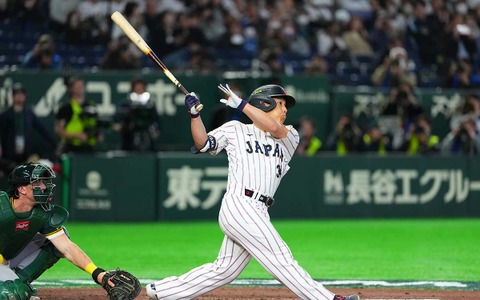【WBC2026】吉田正尚が2試合連発、起死回生の逆転2ラン　変則左腕の低めボール球を“バット一閃” 画像