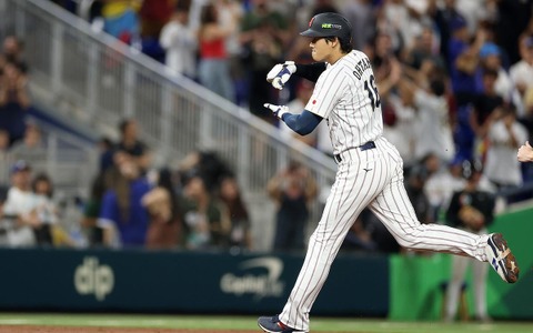 【WBC2026】「史上初2本のリードオフホーマー」大谷翔平、アクーニャJr.と見せたアーチ競演に記者注目　観客席のマニアも大興奮 画像