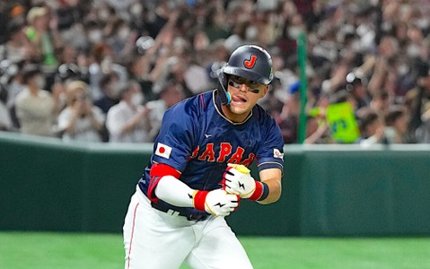 【WBC2026】ヌートバーに「大谷パス」発行？　解説者として侍ジャパン試合前練習に潜入　大谷翔平と抱擁交わすシーンにファン熱視線 画像