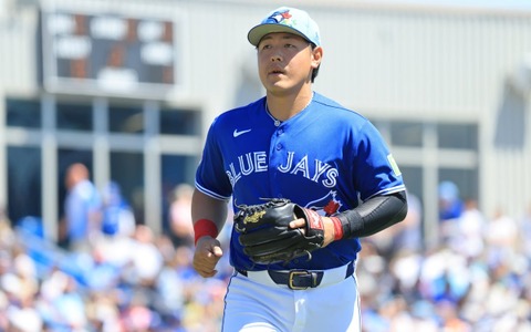 【MLB】「岡本和真の守備には驚かされる」痛烈“164キロ”三ゴロを鮮やか横っ飛び　フェン直二塁打で打撃も順調アピール 画像