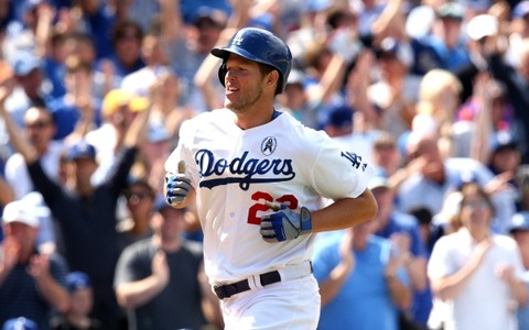 【MLB】引退したカーショー、キャリア唯一の本塁打「25歳の爆速スイング」を公式がプレーバック　決勝アーチで開幕完封勝利を“自援護” 画像