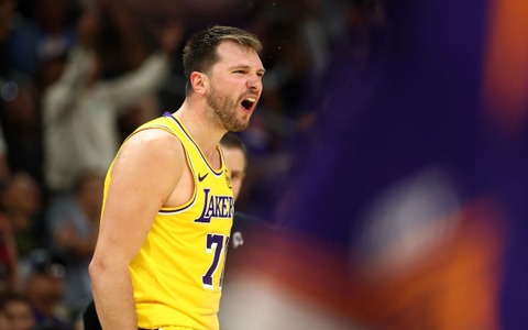 【NBA】「まるでスーパーヒーロー」ドンチッチ60得点の大暴れも……レイカーズ指揮官が明かす“MVPレースで有力視されない”理由とは？ 画像