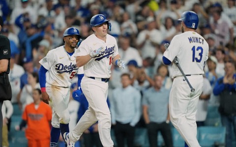 【MLB】ドジャース“新上位打線”が爆発で開幕戦白星　大谷翔平が死球も……タッカーとベッツが適時打、スミスがダメ押し弾 画像