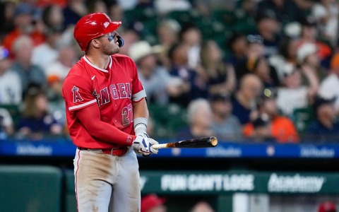 【MLB】「かつてのスイングを取り戻した」トラウト、弾丸アーチで開幕から2戦連発……スズキ新監督も絶賛「自信に満ちている」 画像