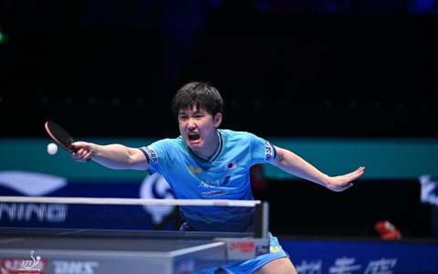 張本智和、難敵チウ・ダンとのフルゲーム激闘を制する　“0－2ビハインド”を逆転のエースがベスト8進出【ITTF男女ワールドカップ】 画像