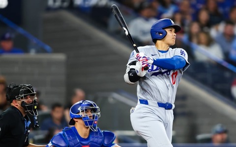 【MLB】大谷翔平、新人捕手と思わぬ“衝突”アクシデントで左腕を痛がる仕草　まさかの牽制送球時に…… 画像