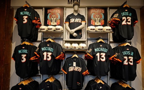 【MLB】賛否両論？どれが好み？8球団が新たな「シティコネクトユニフォーム」発表　マチャドの反応は「まあまあだね……」 画像