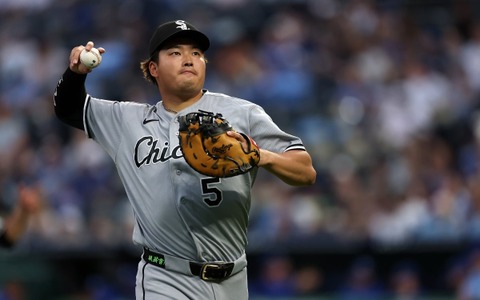 【MLB】村上宗隆、平凡なフライ落球でヒヤリの場面も……米メディア驚きの“全力疾走”で挽回「メチャクチャ激走している」 画像