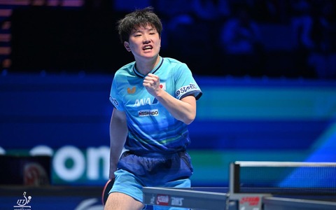 張本智和が中国の元世界王者と圧巻ラリーの応酬　伊藤美誠はフォアハンドからの巧みな1本　WTTが2022年大会に再脚光【世界卓球2026】 画像