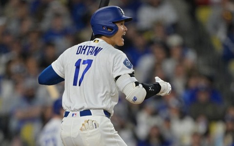 【MLB】前代未聞、打席の大谷翔平も逃げ出し「ヘイ！ヘイ！」　キンブレルが捕手のタイムに気付かず投球開始「こんなの見たことない……」 画像