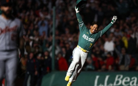 【MLB】吉田正尚が決めた、延長戦代打で相手クローザー攻略「サヨナラ適時打」　値千金の一打に本拠地熱狂「マサは準備万端だった！」 画像