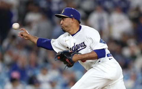 【MLB】ドジャース、守護神ディアスが右肘“ネズミ”除去手術で前半戦絶望　今季も故障者連鎖か……「後任はスコットかベシア」と地元メディア 画像