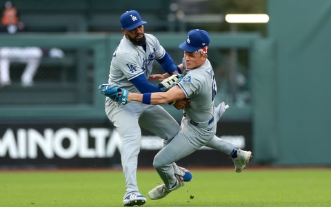 【MLB】ドジャース冷や汗……テオスカーとコールが捕球時に激突で敵地悲鳴　山本由伸が初回に捕まり3失点 画像