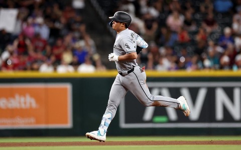 【MLB】「ムラカミの10本塁打」村上宗隆、5試合連続弾に公式記者も大興奮　圧巻137メートル弾で2桁到達「オオタニを上回る」 画像