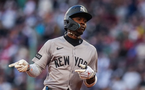 【MLB】「恐ろしい挑戦だ」チザムJr.がど真ん中を見送ってまさかのABSチャレンジ　結果は案の定……実況席は苦笑い、敵地大ブーイング 画像