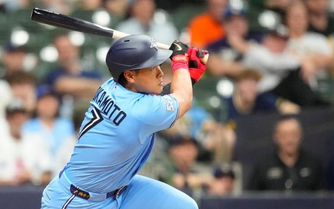 【MLB】“2戦連続決勝打”岡本和真に見られた変化……米記者が指摘した「打席での立ち位置」　捕手寄り、ベース寄りへと調整 画像