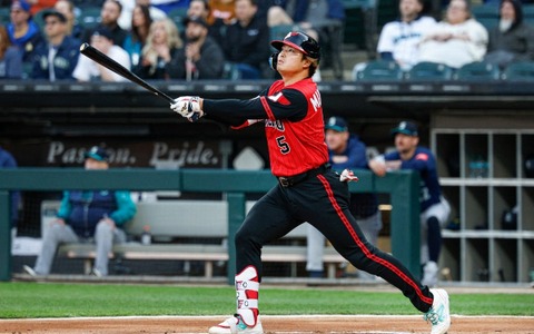 【MLB】「8カード連続で初戦にアーチ」止まらない村上宗隆、豪快15号は“メジャー史上初”の記録　逆方向への確信弾 画像