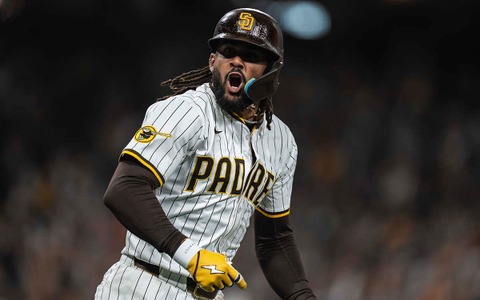 【MLB】大谷翔平の初球スイーパーに手を出して併殺打……満塁のチャンスを潰したタティスJr.に批判の声　公式サイトも「もういい加減にして」 画像