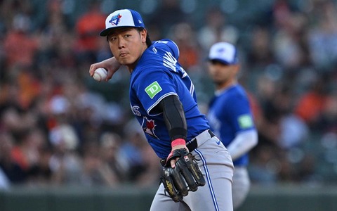 【MLB】岡本和真、満塁の窮地救う併殺プレー完成に絶賛「華麗なフットワーク」　堅実な三塁守備に高評価「カズの正確なプレー」 画像