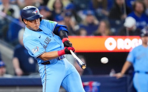 【MLB】3連敗ブルージェイズの光明……岡本和真、チームトップの13号2ラン　「ルー・ゲーリッグ・デー」に“鉄人”オルソンも競弾17号 画像