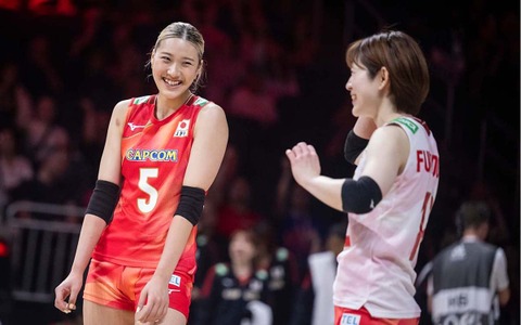 バレー女子日本、佐藤淑乃が見せた“完璧ブロック”に賛辞　24歳がチーム最多の18得点で「日本を立ち上がらせた」【VNL2026】 画像
