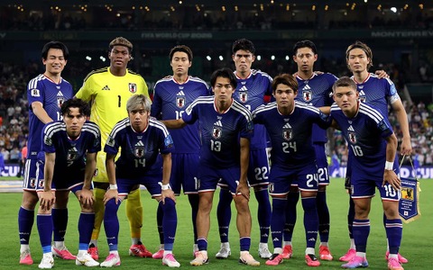 「日本人がまたやった！」サポーターの試合後の姿に現地メディア称賛　チュニジア撃破後の行動で「再び模範を示した」【北中米W杯】 画像