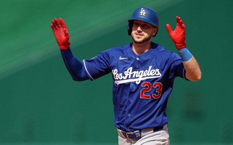 【MLB】タッカー、ラッシング、ベッツが圧巻の“1イニング3本塁打”　大谷翔平も好機演出、粘投の山本由伸を強力援護 画像