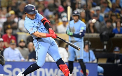 【MLB】「22本塁打＆62打点」決勝3ランの岡本和真、高弾道44度“滞空時間6.8秒”のムーンショット　新人史上9人目の快挙も達成 画像