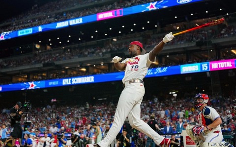 【MLB】ホームランダービーは24歳ウォーカーが初優勝、フィリーズファンのブーイング背にシュワーバーと対戦　“最終スイング4連発”で逆転勝利 画像