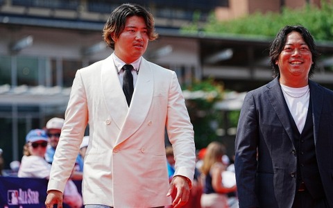 【MLB】村上宗隆、Wソックスの“格下扱い”は「うるせえと思ってます」　白ジャケットとデニムでレッドカーペットショーに登場 画像
