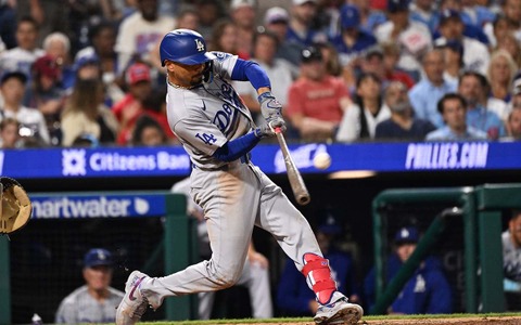 【MLB】不振脱却へ、ベッツが2打席連発で「ドジャースに希望を与えた」　米識者が遊撃手の本塁打ショーに興奮「なんという夜だ」 画像