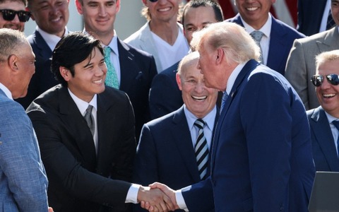 【MLB】大谷翔平と山本由伸へ「どちらの方が優れた投手なんだ？」　トランプ大統領の“究極の質問”にお互い即答、息ピッタリの反応に爆笑 画像