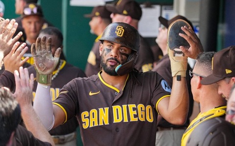 【MLB】タティスJr.が「今季メジャー最長145メートル」特大弾　開幕2カ月ノーアーチも……オールスター明け“5戦3発”の巻き返し 画像