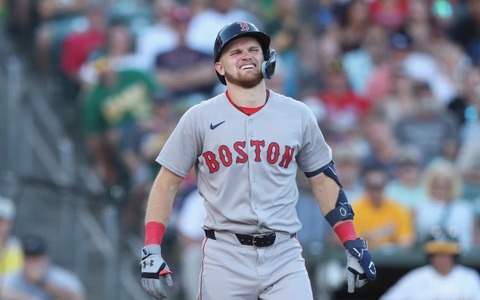 【MLB】「現実とは思えない」今季開花の25歳内野手、レッドソックスにトレード直後……わずか2打席で手首骨折　“村上宗隆の元同僚”を襲った悲劇 画像
