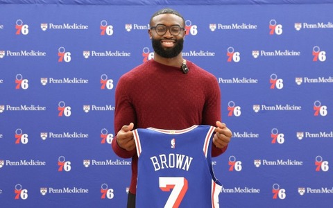 【NBA】今季からレブロンと共闘、76ers加入のジェイレン・ブラウンが本音を吐露　トレード通告を受けた時は「スマホを放り投げた」 画像